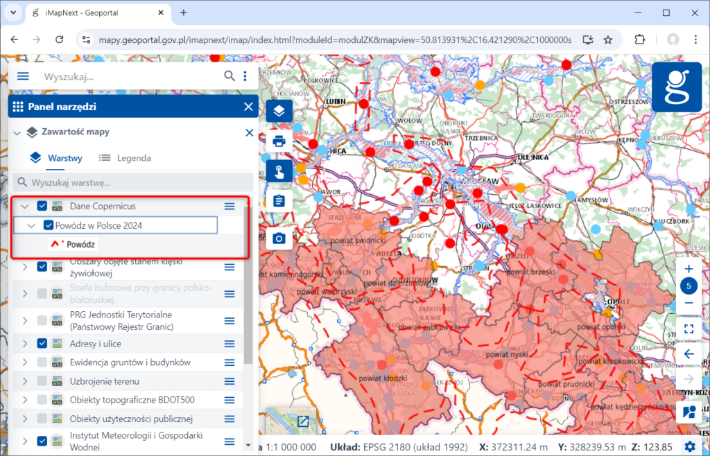 zrzut ekranu prezentujący dane z programu Copernicus obrazujące bieżącą sytuację powodziową