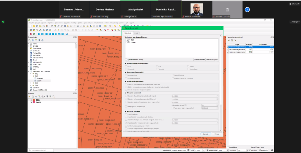 Zrzut ekranu z programu QGIS przedstawiający narzędzie do wykrywania błędów, używane podczas szkolenia.